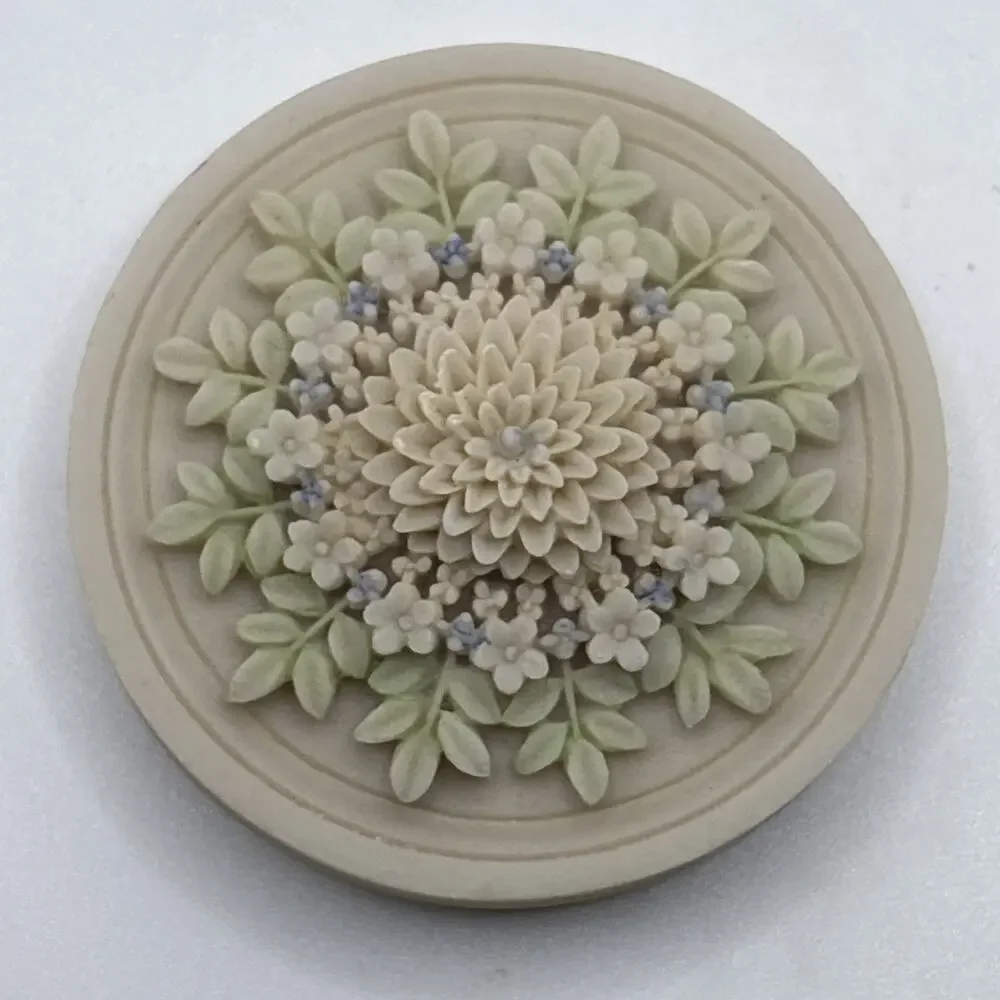 Made in Wales - Design Centre London Miniature Bisque Floral Decorated Pill Box - Picture 3 of 9